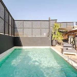 Basidi Piscine Chauffee Sur Le Toit De La Medina Pensión